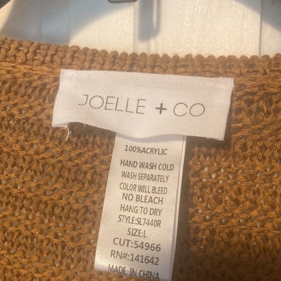 Joelle + CO large sweater - Picture 2 of 5